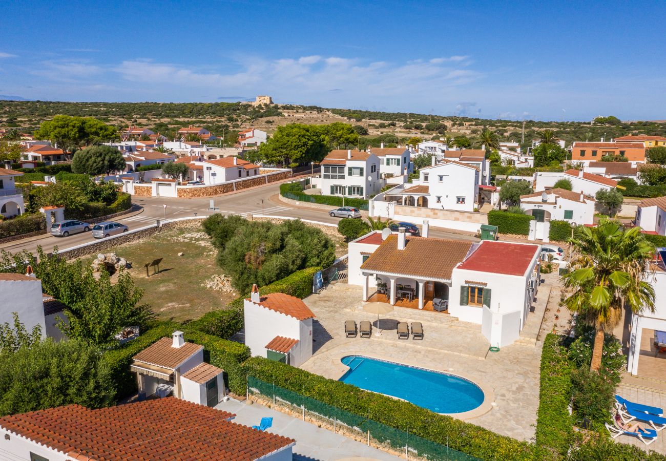 Villa Paco con piscina y zona de terraza y barbacoa