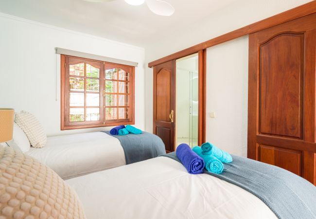 Chalet en San Bartolomé de Tirajana - Casa Gran Canaria - Piscina Privada climatizada y sala juegos Chalet en San Bartolomé de Tirajana - Casa Gran Canaria - Piscina Privada climatizada y sala juegos