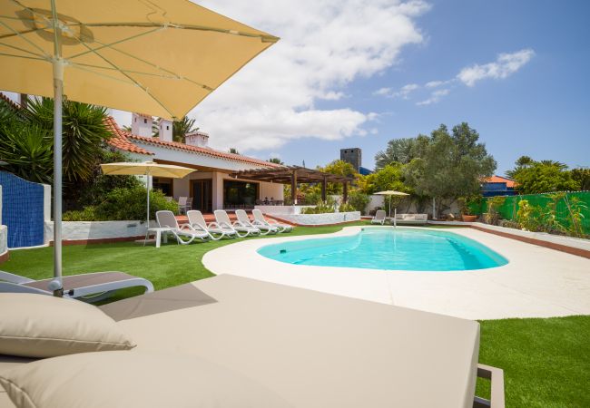 Chalet en San Bartolomé de Tirajana - Casa Gran Canaria - Piscina Privada climatizada y sala juegos Chalet en San Bartolomé de Tirajana - Casa Gran Canaria - Piscina Privada climatizada y sala juegos