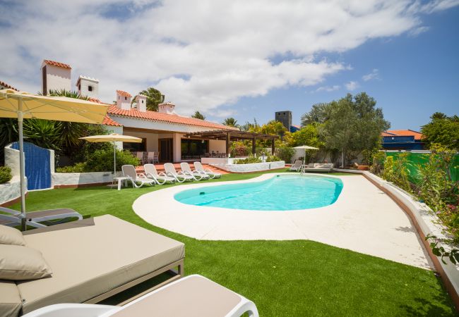 Chalet en San Bartolomé de Tirajana - Casa Gran Canaria - Piscina Privada climatizada y sala juegos Chalet en San Bartolomé de Tirajana - Casa Gran Canaria - Piscina Privada climatizada y sala juegos