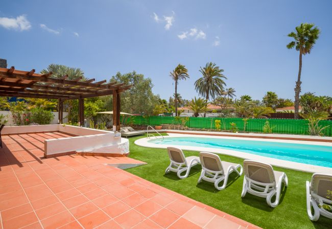 Chalet en San Bartolomé de Tirajana - Casa Gran Canaria - Piscina Privada climatizada y sala juegos Chalet en San Bartolomé de Tirajana - Casa Gran Canaria - Piscina Privada climatizada y sala juegos
