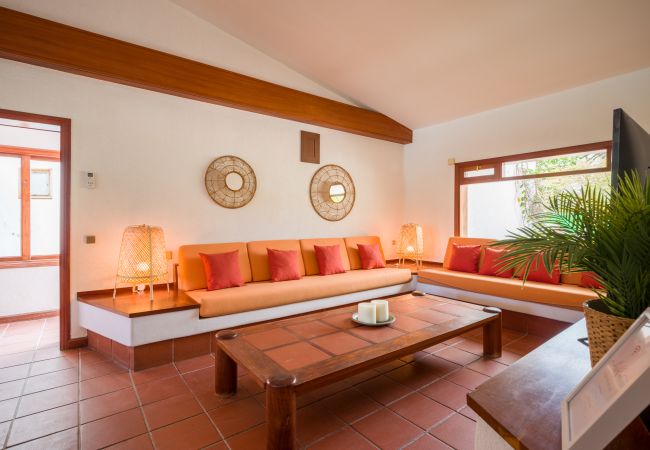 Chalet en San Bartolomé de Tirajana - Casa Gran Canaria - Piscina Privada climatizada y sala juegos Chalet en San Bartolomé de Tirajana - Casa Gran Canaria - Piscina Privada climatizada y sala juegos