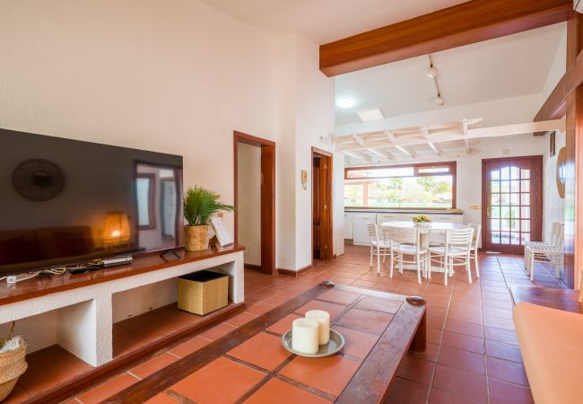 Chalet en San Bartolomé de Tirajana - Casa Gran Canaria - Piscina Privada climatizada y sala juegos Chalet en San Bartolomé de Tirajana - Casa Gran Canaria - Piscina Privada climatizada y sala juegos