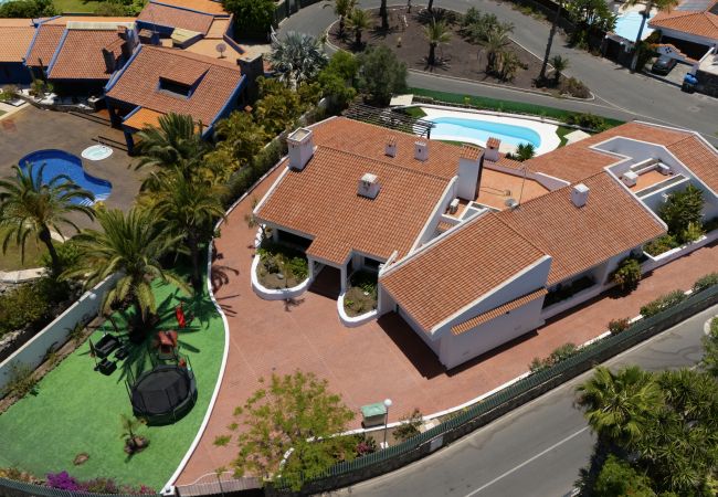 Chalet en San Bartolomé de Tirajana - Casa Gran Canaria - Piscina Privada climatizada y sala juegos Chalet en San Bartolomé de Tirajana - Casa Gran Canaria - Piscina Privada climatizada y sala juegos