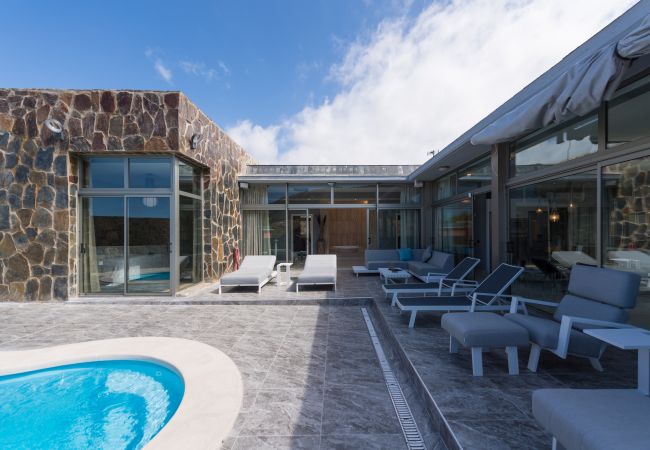 Casa en Mogán - Espectacular casa con piscina privada climatizada en paraíso  Casa en Mogán - Espectacular casa con piscina privada climatizada en paraíso