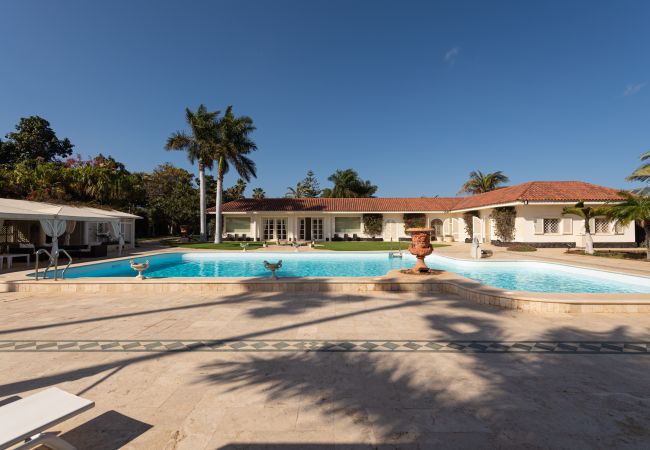 Chalet en San Bartolomé de Tirajana - Espectacular villa con piscina privada, jacuzzi, pista de padel, barbacoa y a pocos pasos de la playa de Maspalomas