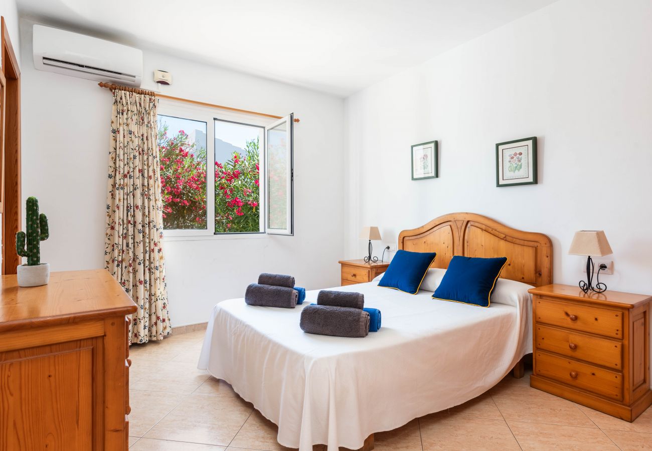 Villa in Cala Blanca - Villa mit 4 Schlafzimmern