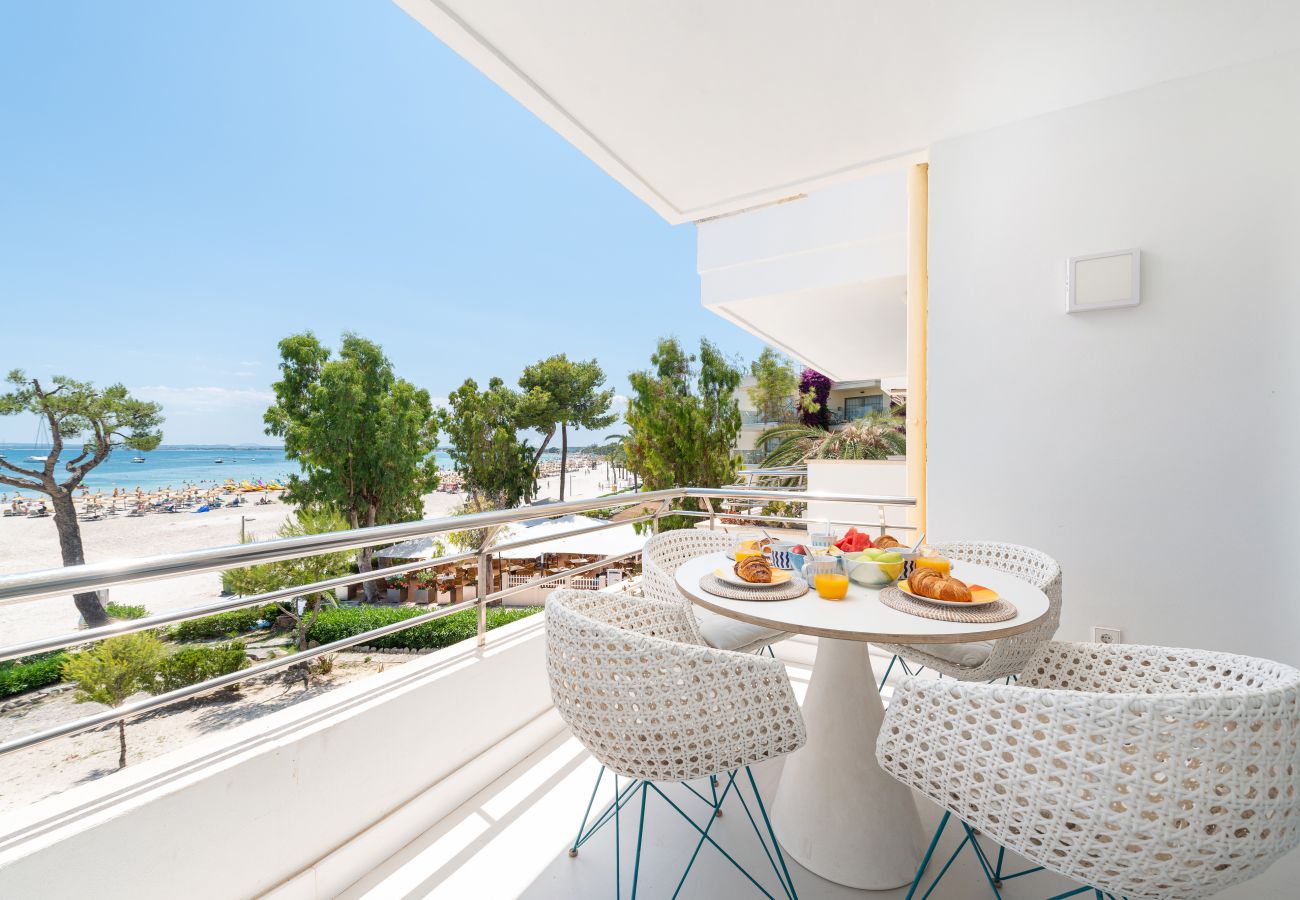 Ferienwohnung in Port d´Alcudia - Blue View, New designer apartment in front of Alcudia Beach, WIFI, AA, Netflix, ... by BeBreeze