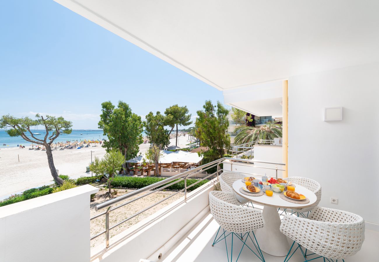 Ferienwohnung in Port d´Alcudia - Blue View, New designer apartment in front of Alcudia Beach, WIFI, AA, Netflix, ... by BeBreeze