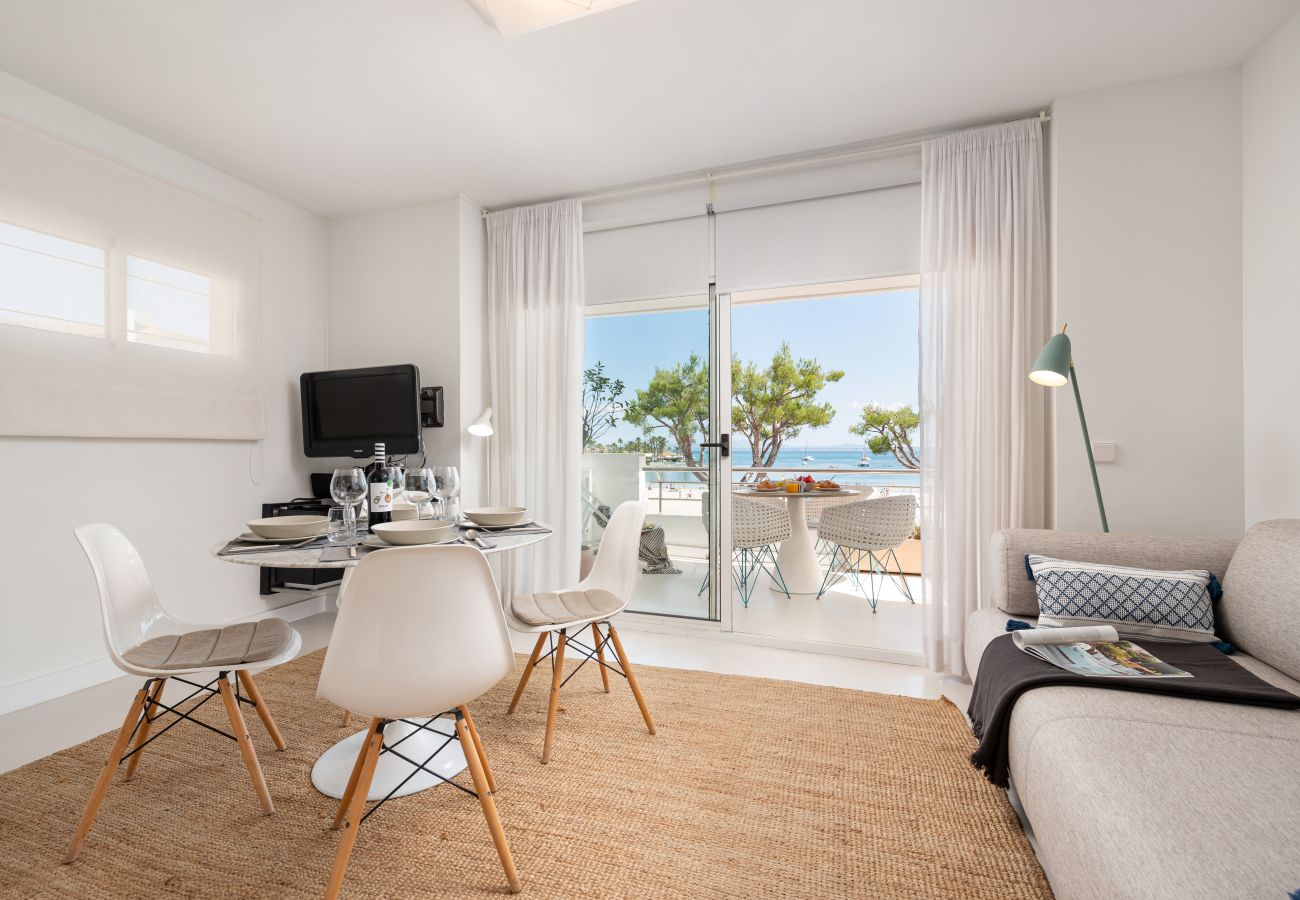 Ferienwohnung in Port d´Alcudia - Blue View, New designer apartment in front of Alcudia Beach, WIFI, AA, Netflix, ... by BeBreeze