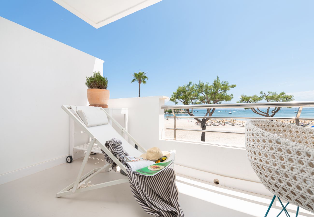 Ferienwohnung in Port d´Alcudia - Blue View, New designer apartment in front of Alcudia Beach, WIFI, AA, Netflix, ... by BeBreeze