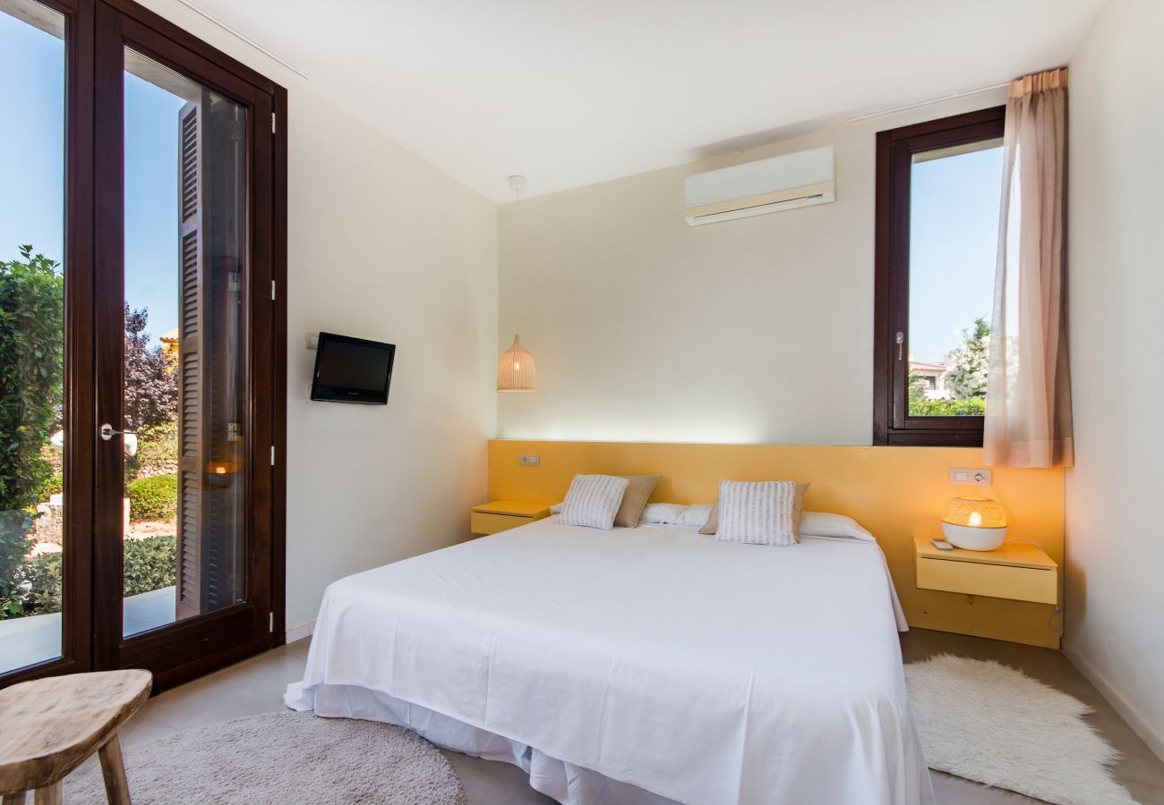Villa in Alcudia - Villa Barcares Gran für 10 by BeBreeze