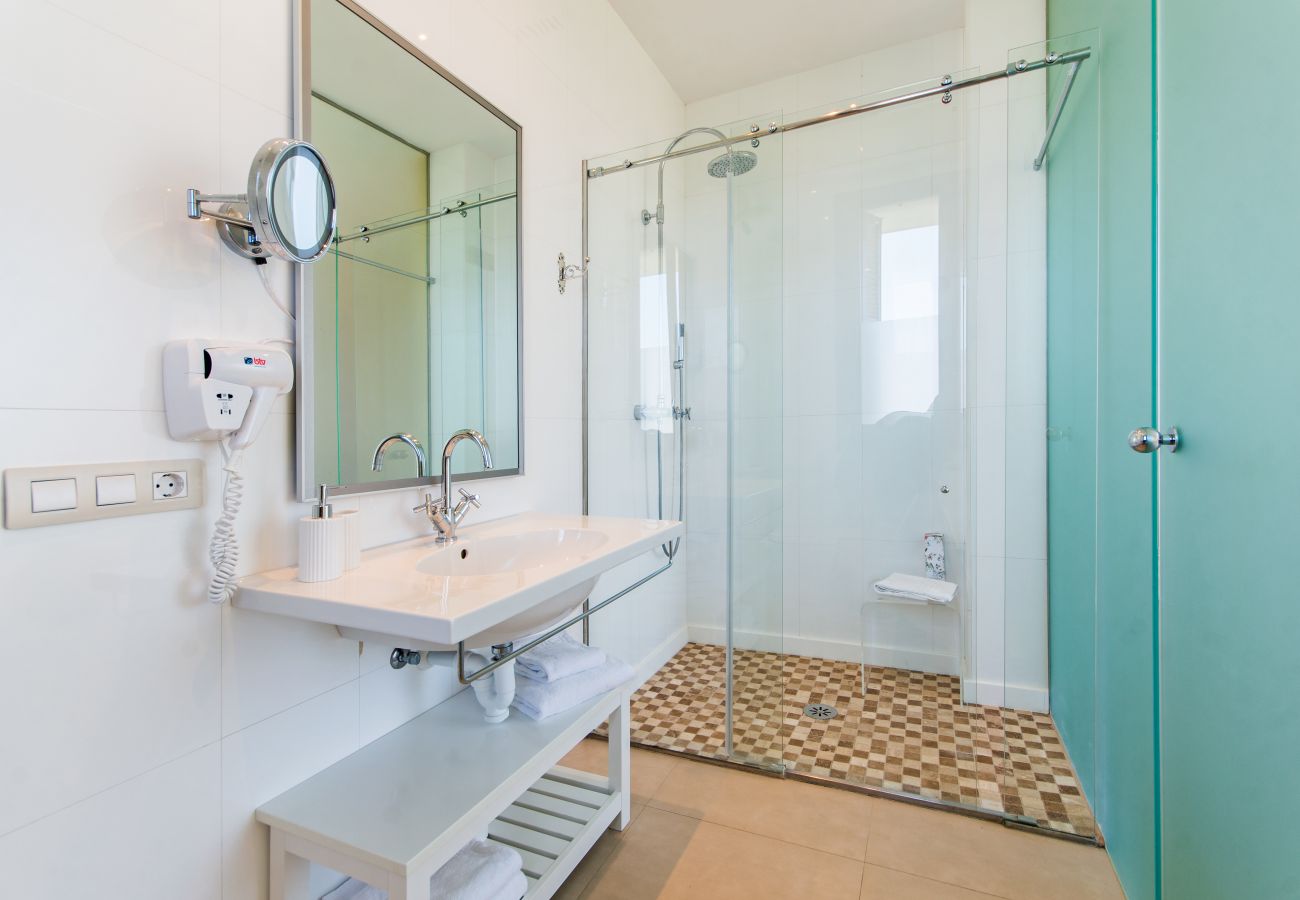 Villa in Alcudia - Villa Barcares Gran für 10 by BeBreeze