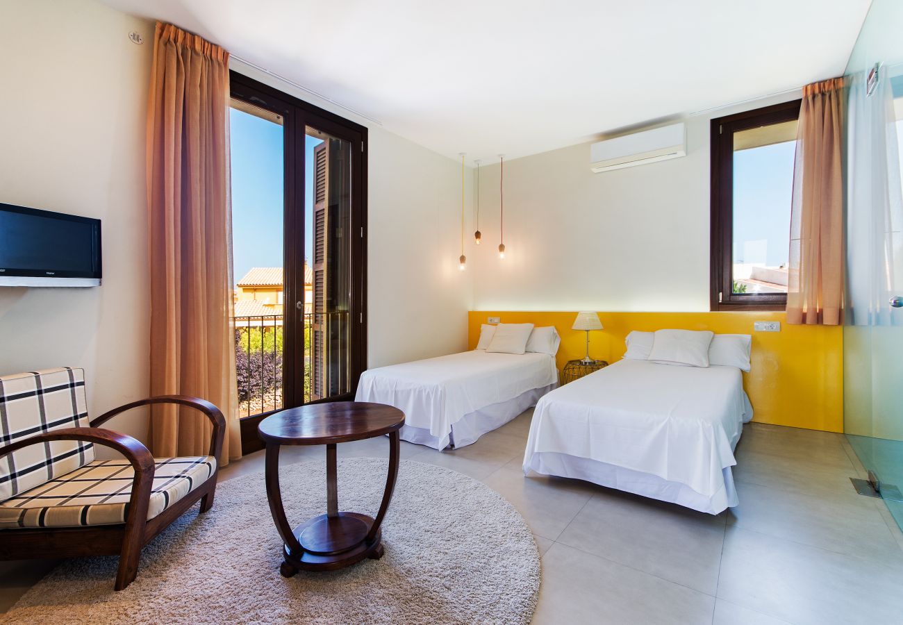 Villa in Alcudia - Villa Barcares Gran für 10 by BeBreeze