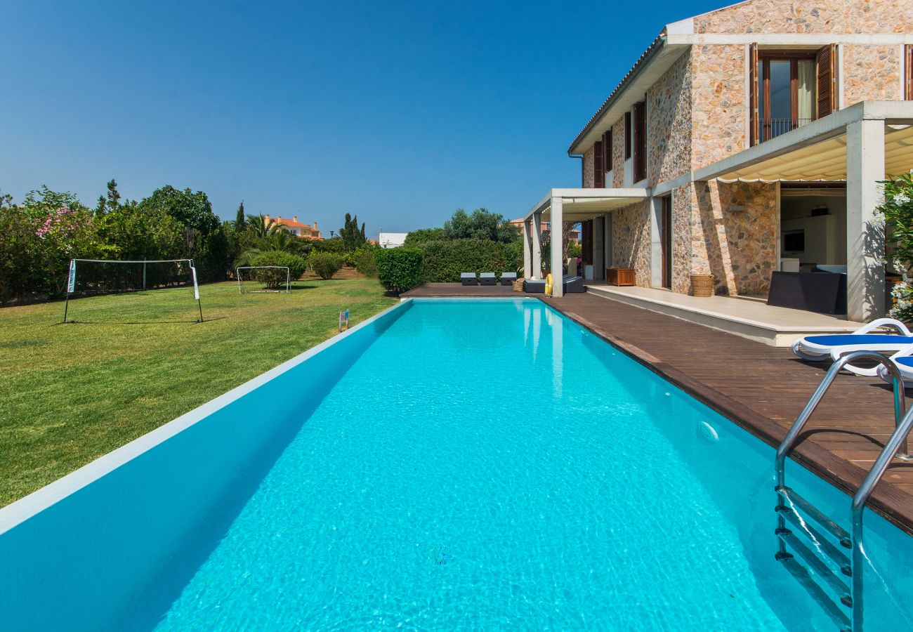 Villa in Alcudia - Villa Barcares Gran für 10 by BeBreeze
