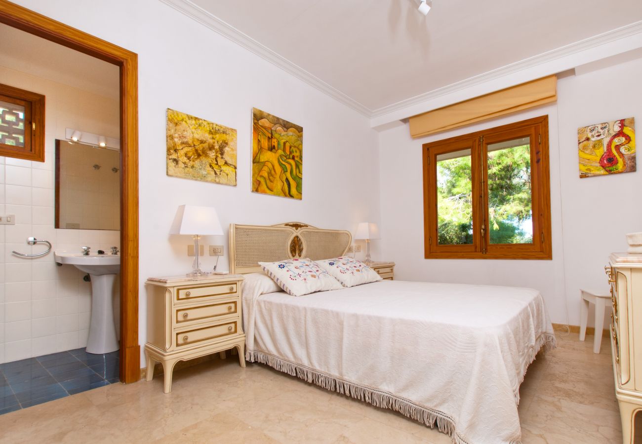 Villa in Alcudia - Villa Tita de Manresa with sea views by BeBreeze