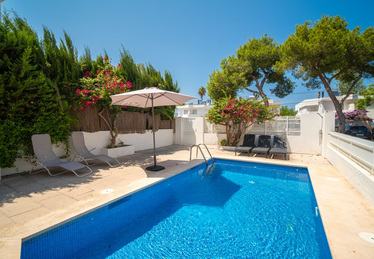 Villa in Alcudia - Villa Jazmin for 8 at the beach