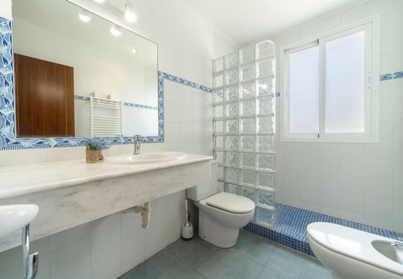 Villa in Alcudia - Villa Jazmin for 8 at the beach
