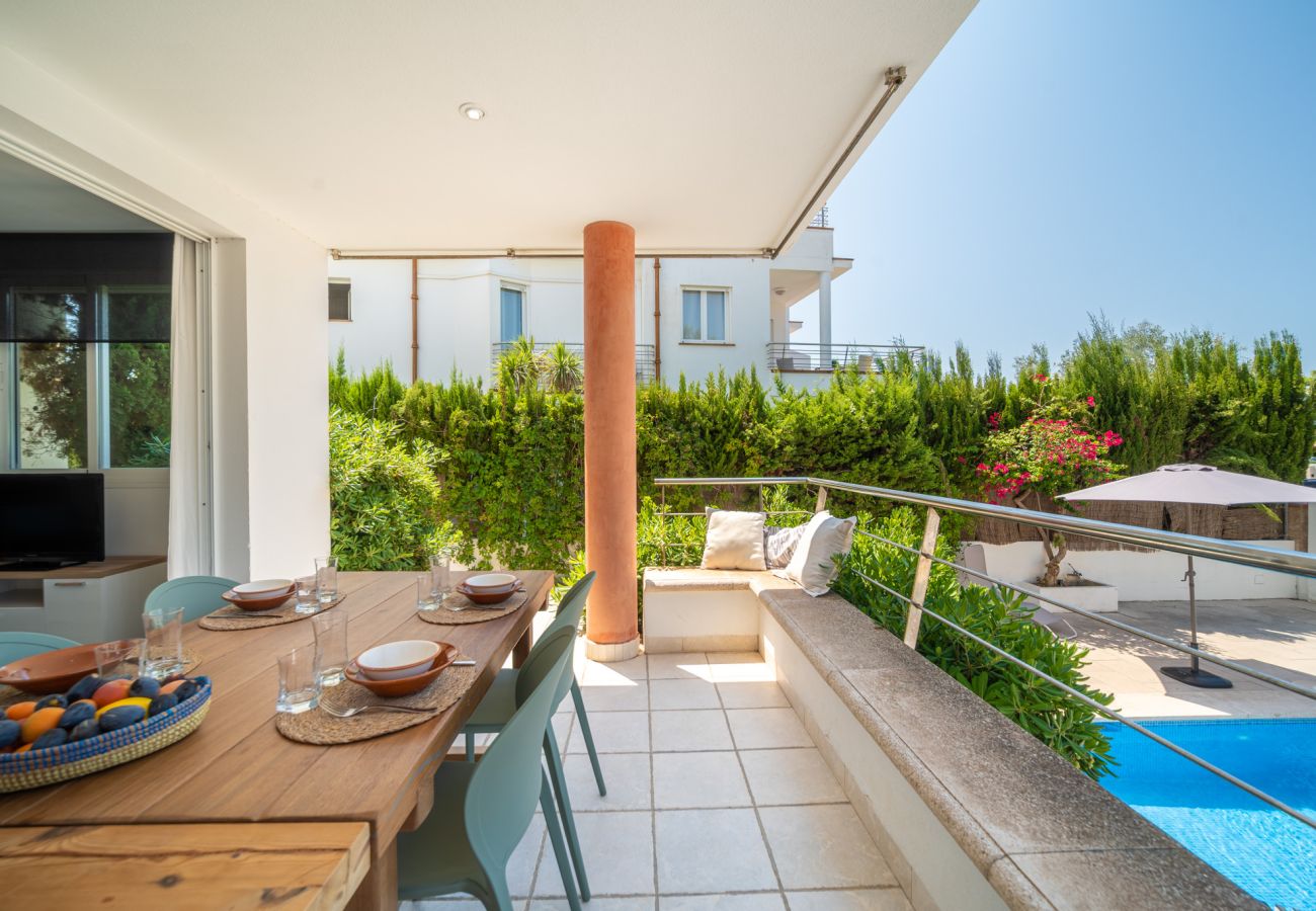 Villa in Alcudia - Villa Jazmin for 8 at the beach