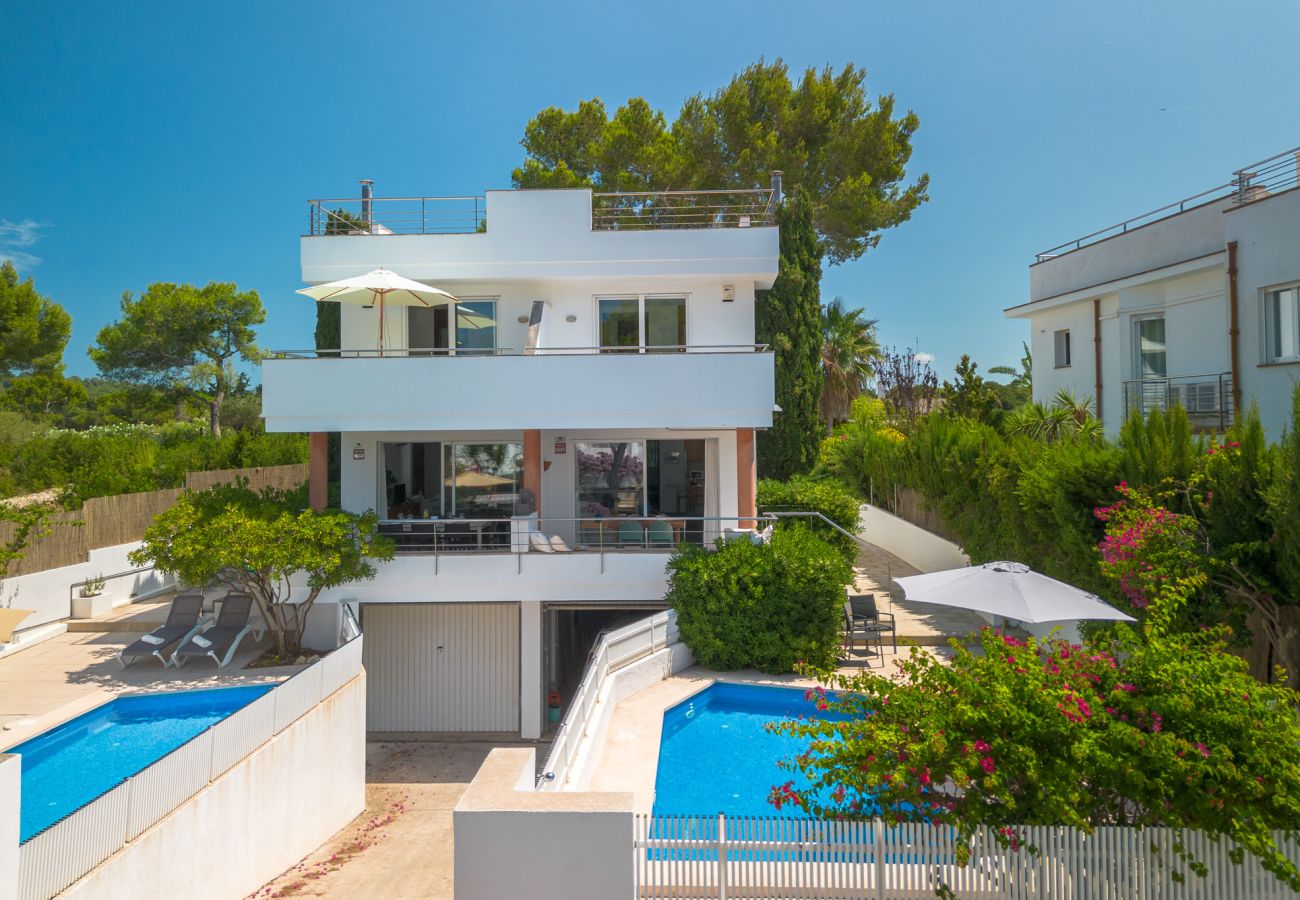 Villa in Alcudia - Villa Jazmin for 8 at the beach