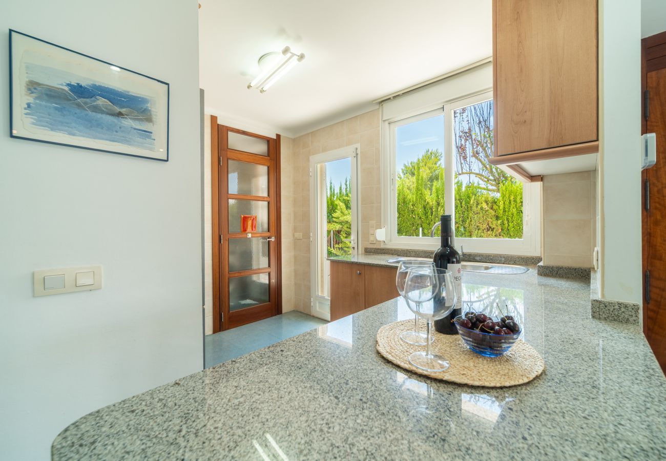 Villa in Alcudia - Villa Jazmin for 8 at the beach