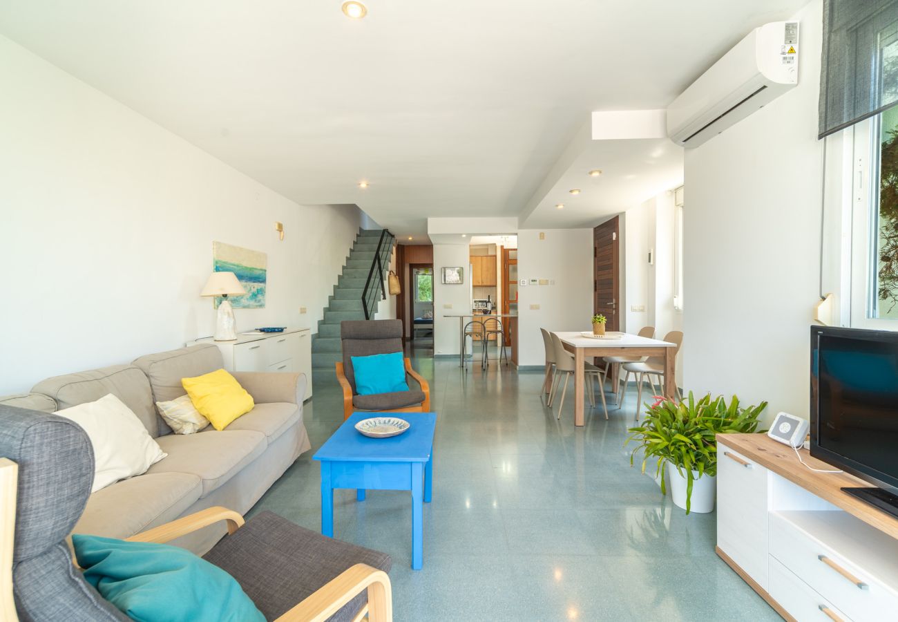 Villa in Alcudia - Villa Jazmin for 8 at the beach