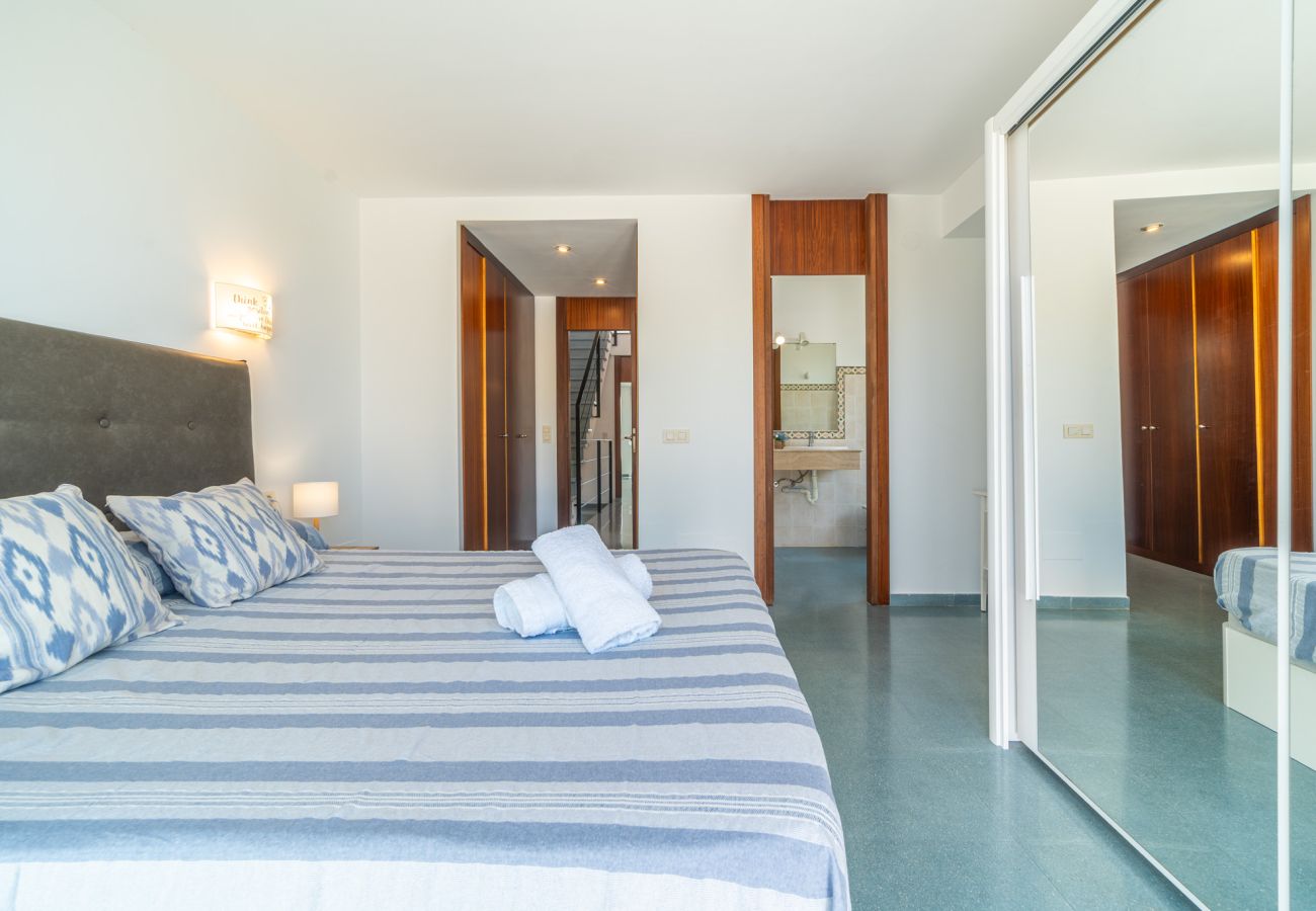 Villa in Alcudia - Villa Jazmin for 8 at the beach