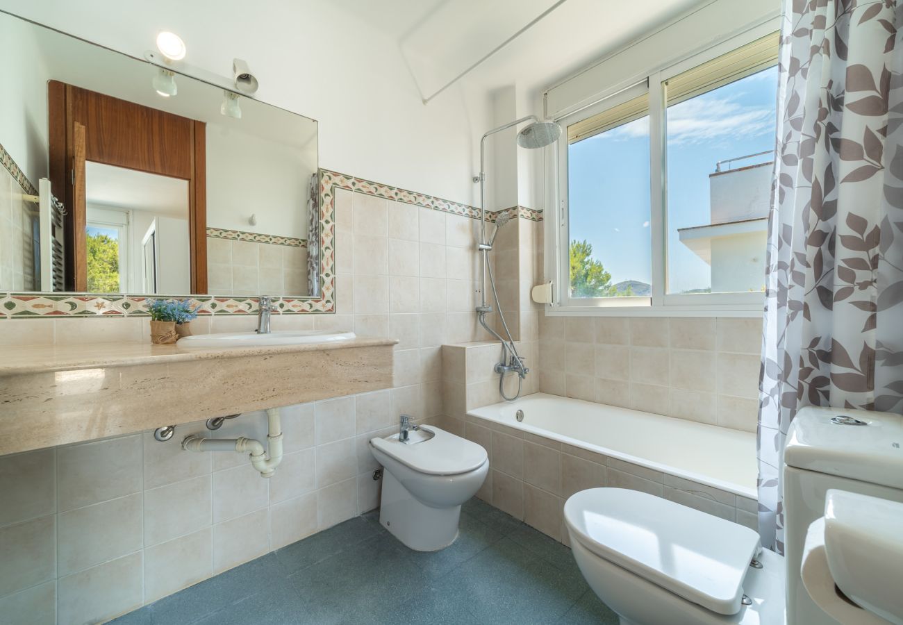 Villa in Alcudia - Villa Jazmin for 8 at the beach