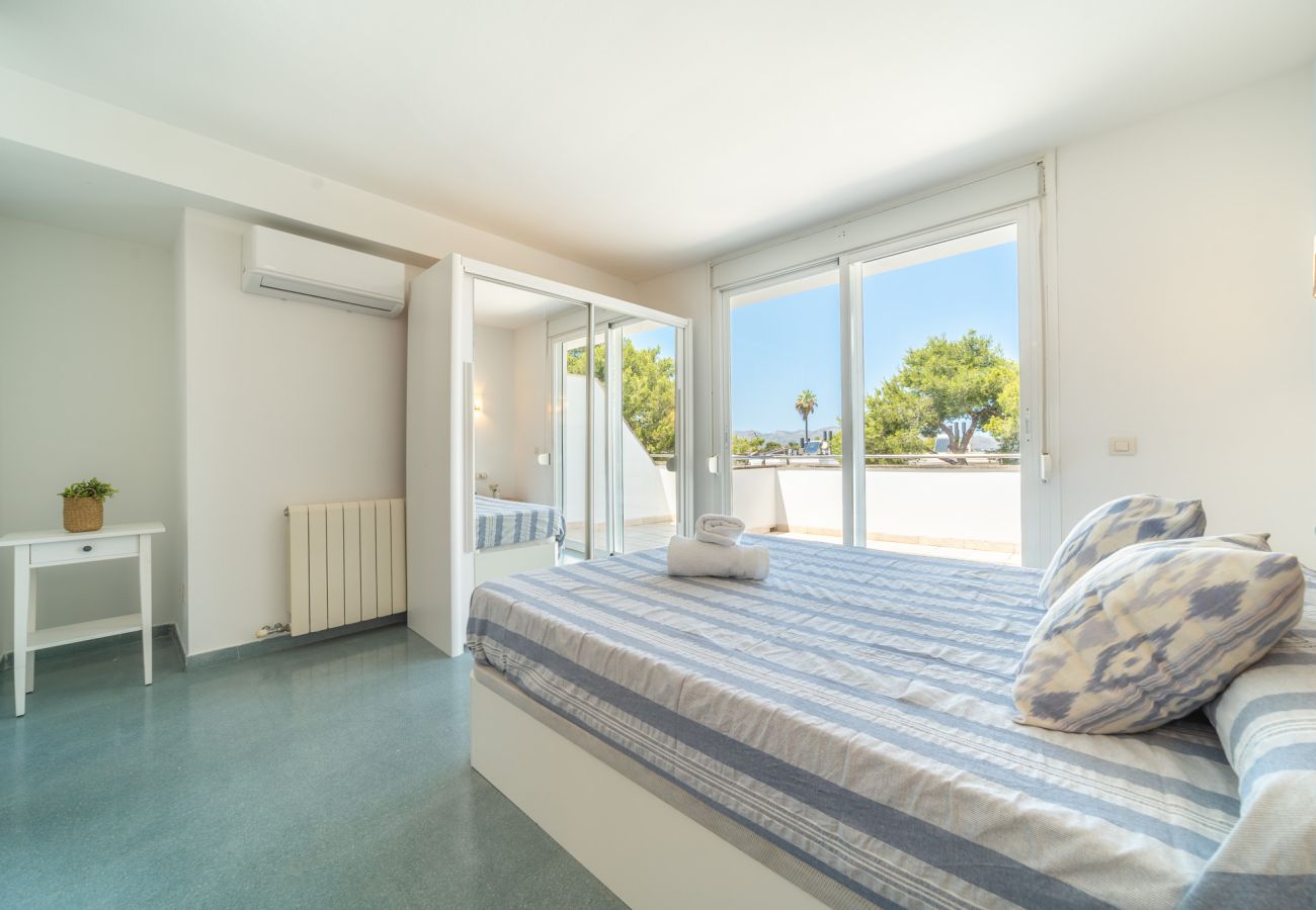 Villa in Alcudia - Villa Jazmin for 8 at the beach