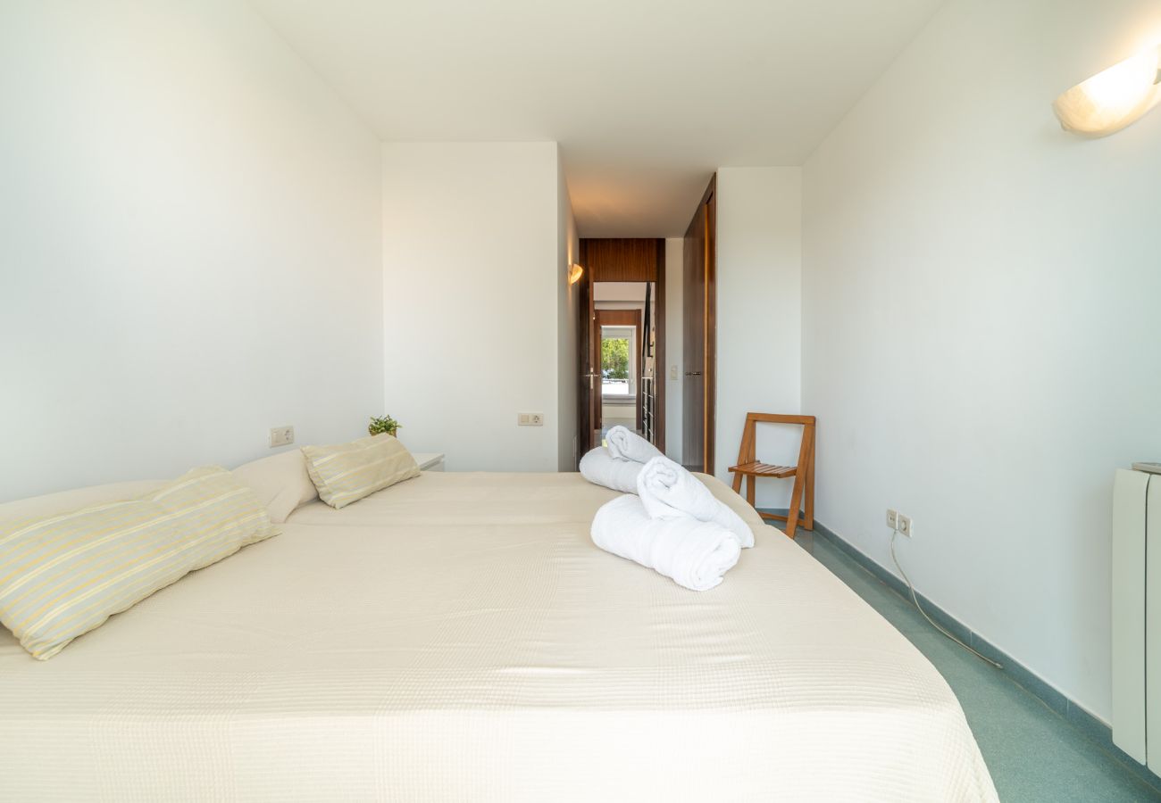 Villa in Alcudia - Villa Jazmin for 8 at the beach