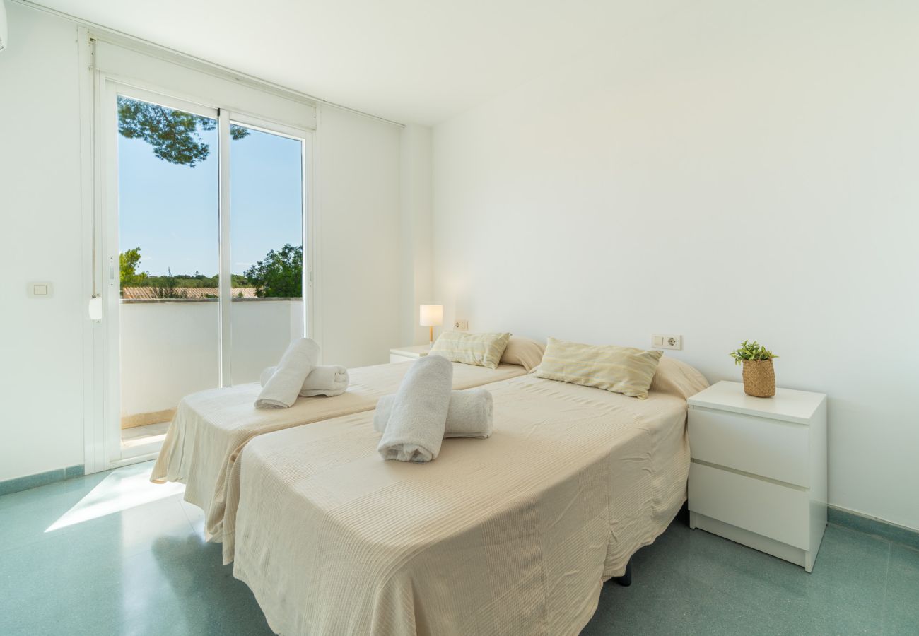 Villa in Alcudia - Villa Jazmin for 8 at the beach