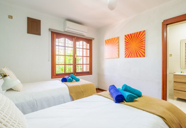 Chalet in San Bartolomé de Tirajana - Casa Gran Canaria – Privater beheizter Pool, Spielzimmer und Spielplatz Chalet in San Bartolomé de Tirajana - Casa Gran Canaria – Privater beheizter Pool, Spielzimmer und Spielplatz