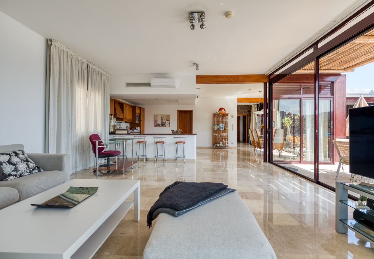 Chalet in Mogán - Private heated pool in quiet surroundings and sea views at the golf course