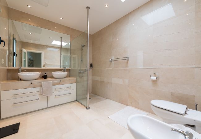 Ferienhaus in Mogán - Incredible 5 suite bedrooms Villa with private pool and views of the golf course and the sea Ferienhaus in Mogán - Incredible 5 suite bedrooms Villa with private pool and views of the golf course and the sea