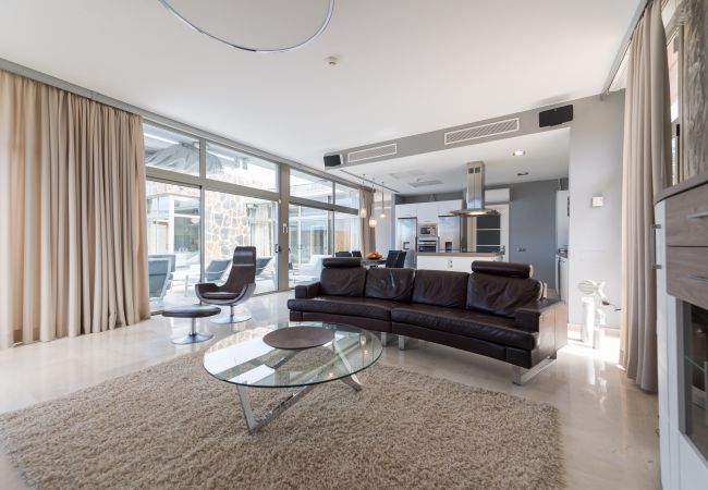 Ferienhaus in Mogán - Incredible 5 suite bedrooms Villa with private pool and views of the golf course and the sea Ferienhaus in Mogán - Incredible 5 suite bedrooms Villa with private pool and views of the golf course and the sea