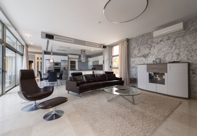 Ferienhaus in Mogán - Incredible 5 suite bedrooms Villa with private pool and views of the golf course and the sea Ferienhaus in Mogán - Incredible 5 suite bedrooms Villa with private pool and views of the golf course and the sea