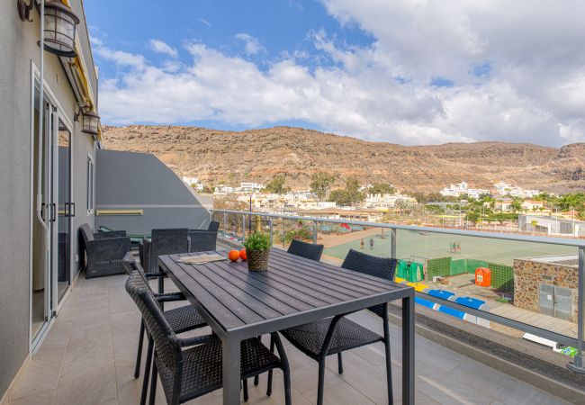  in Mogán - 20 Meter vom Strand entfernt, Terrasse, Privatparkplatz und Klimaanlage