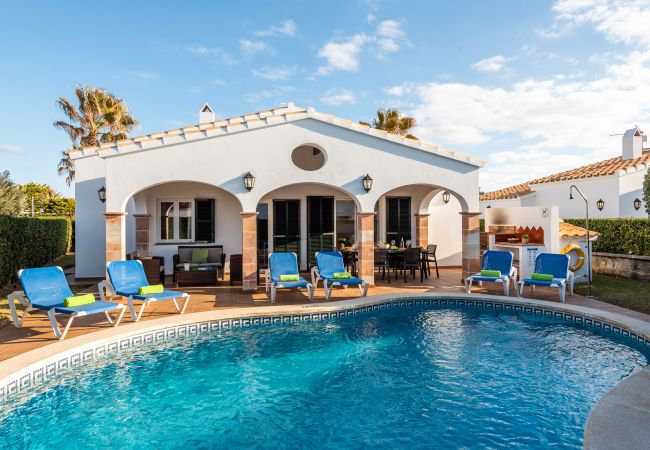Villa in Cap d´Artruix - Fucsia Villa Menorca Villa in Cap d´Artruix - Fucsia Villa Menorca