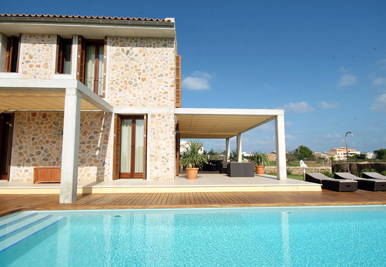 Villa in Alcudia - Villa Barcares Gran für 16 by BeBreeze