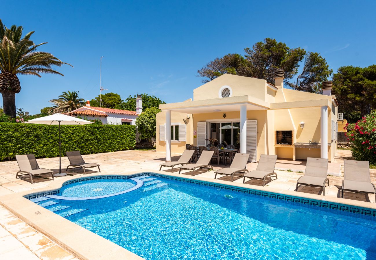 Villa in Cala Blanca - Perfect 4 bedroooms Villa in Cala Blanca  Terrace and pool area of Villa Roser
