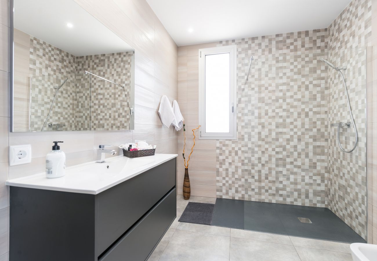 Villa in Llubi - Villa Albaimar by BeBreeze