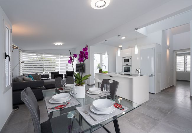 Bungalow in San Bartolomé de Tirajana -  Stunning Bungalow Dragón Club II  Gran Canaria Stays - Holiday Rentals Bungalow in San Bartolomé de Tirajana -  Stunning Bungalow Dragón Club II  Gran Canaria Stays - Holiday Rentals