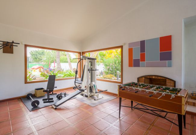 Chalet in San Bartolomé de Tirajana - Casa Gran Canaria - Private heated pool, games room and playground Chalet in San Bartolomé de Tirajana - Casa Gran Canaria - Private heated pool, games room and playground