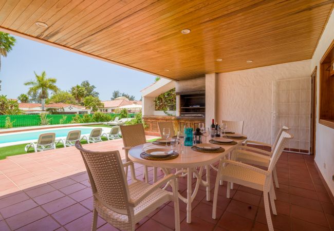 Chalet in San Bartolomé de Tirajana - Casa Gran Canaria - Private heated pool, games room and playground Chalet in San Bartolomé de Tirajana - Casa Gran Canaria - Private heated pool, games room and playground
