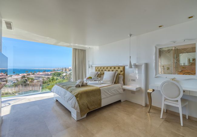 House in Maspalomas - Pool, jacuzzi, games and steps from the beach House in Maspalomas - Pool, jacuzzi, games and steps from the beach