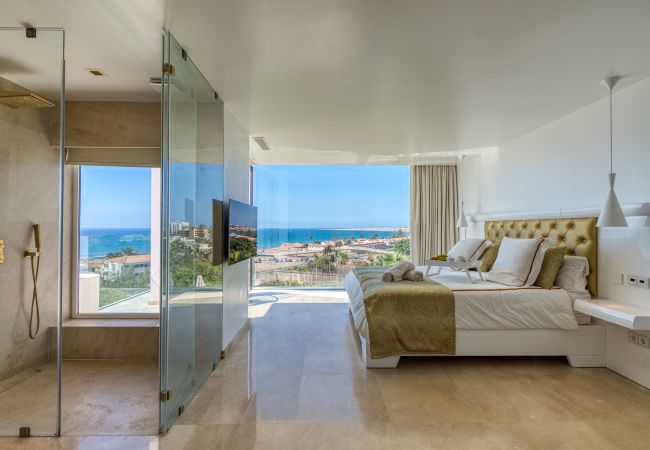 House in Maspalomas - Pool, jacuzzi, games and steps from the beach House in Maspalomas - Pool, jacuzzi, games and steps from the beach