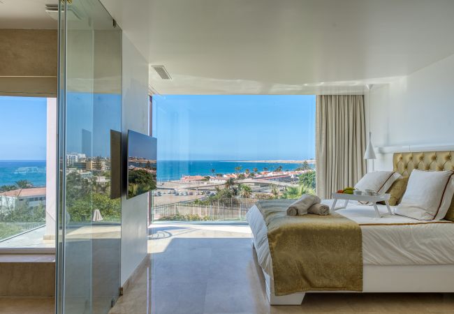 House in Maspalomas - Pool, jacuzzi, games and steps from the beach House in Maspalomas - Pool, jacuzzi, games and steps from the beach