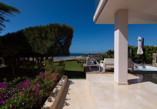 House in Maspalomas - Pool, jacuzzi, games and steps from the beach House in Maspalomas - Pool, jacuzzi, games and steps from the beach