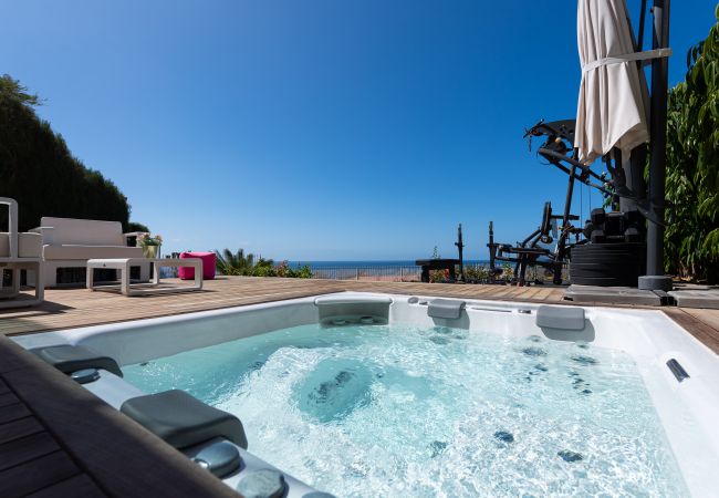 House in Maspalomas - Pool, jacuzzi, games and steps from the beach House in Maspalomas - Pool, jacuzzi, games and steps from the beach