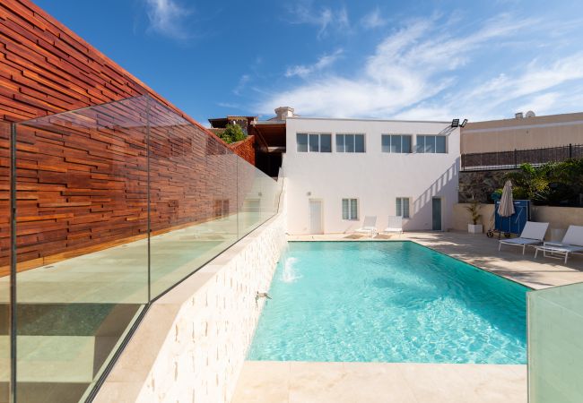 House in Maspalomas - Pool, jacuzzi, games and steps from the beach House in Maspalomas - Pool, jacuzzi, games and steps from the beach